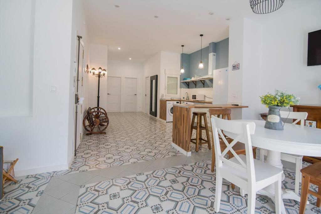 Cozy Flat In City Center Feel The Vibe Selfcheckin Валенсия Екстериор снимка