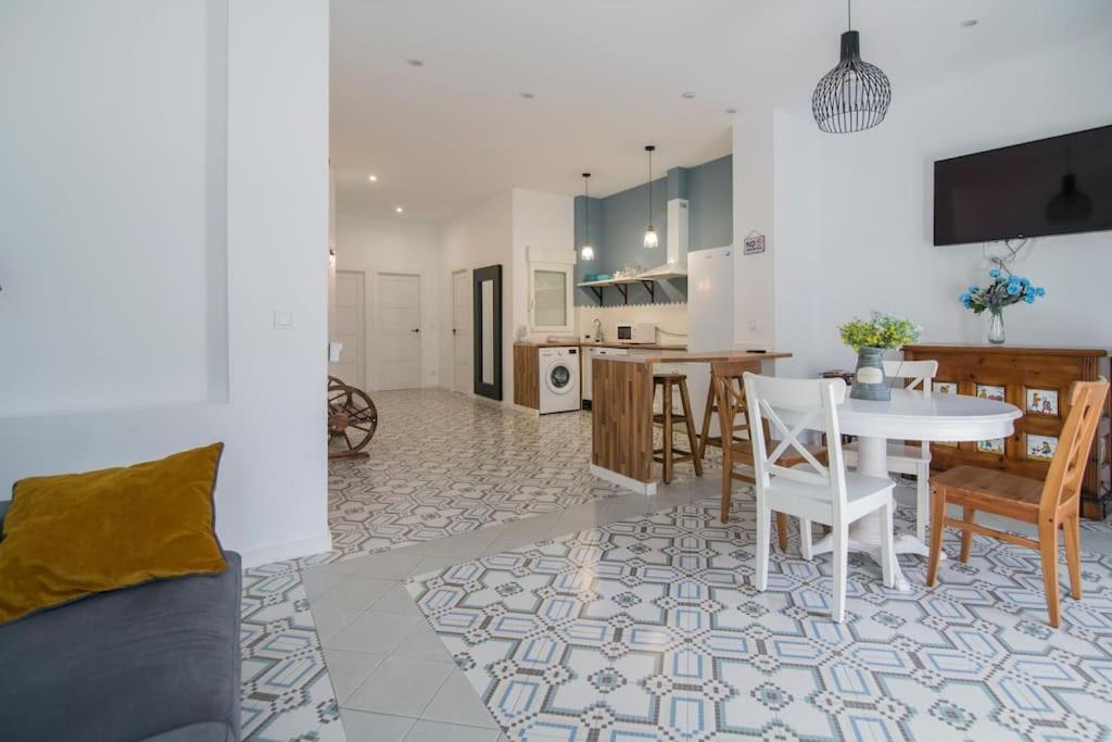 Cozy Flat In City Center Feel The Vibe Selfcheckin Валенсия Екстериор снимка